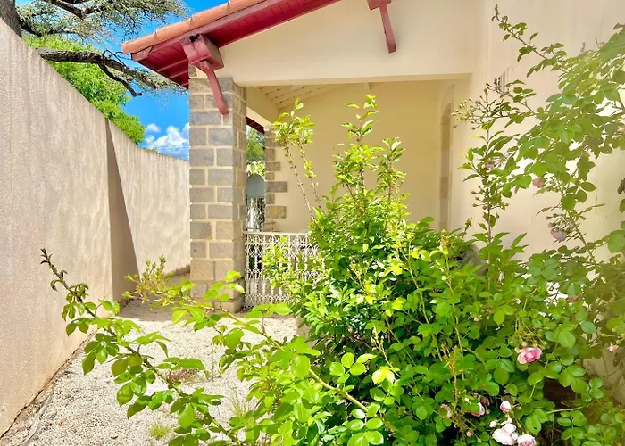 La Nimoise, Maison Familiale Avec Jardin 4* Nimes